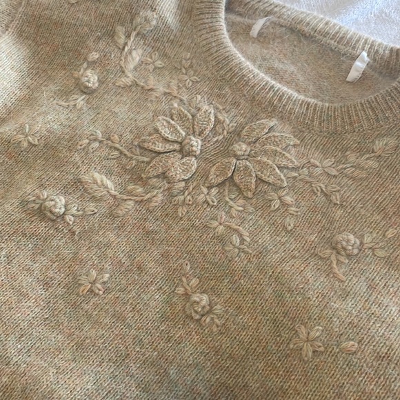 Vintage Embroidered Flower Sweater - Picture 5 of 6